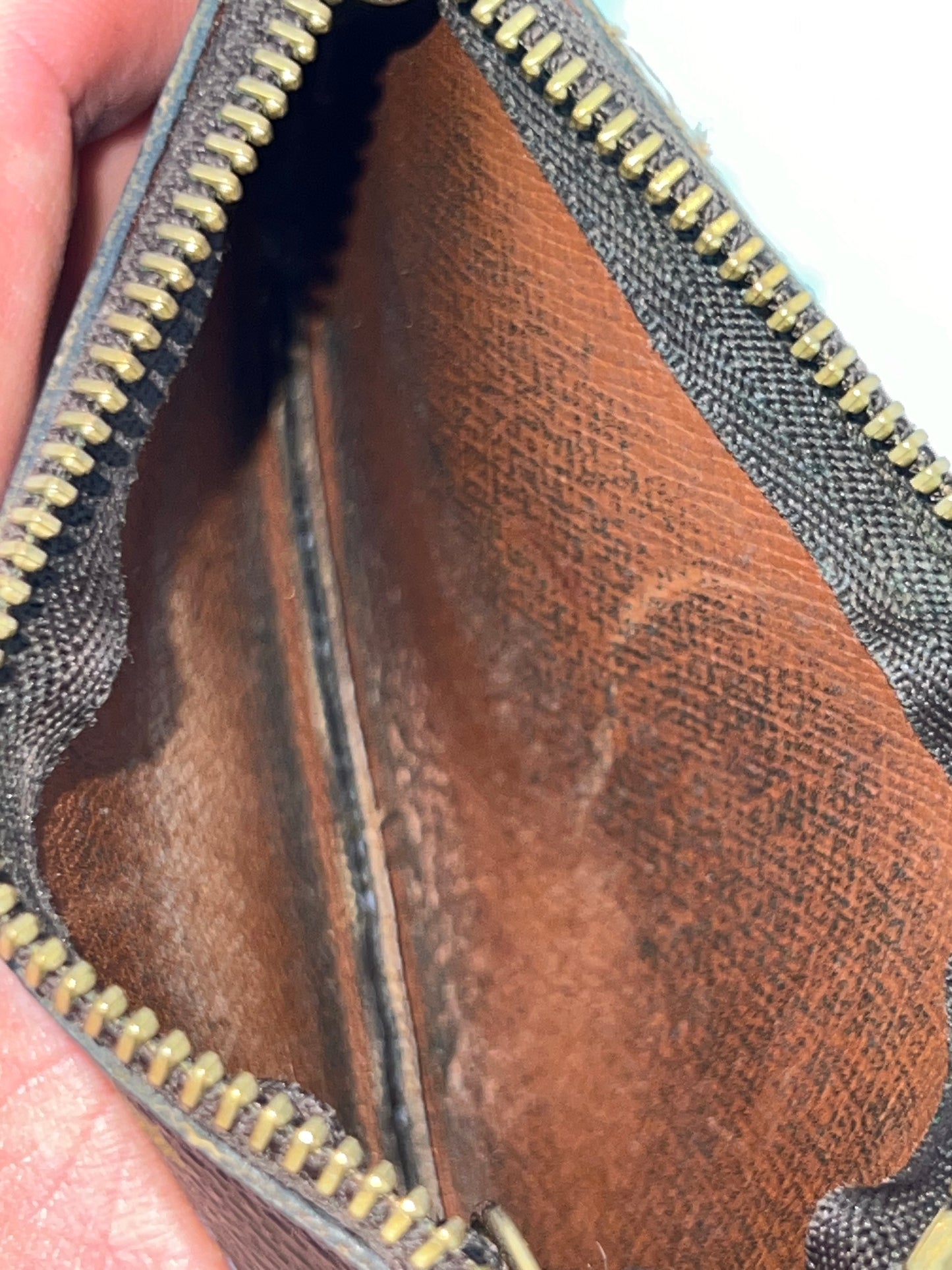 Louis Vuitton Coinetui - 238