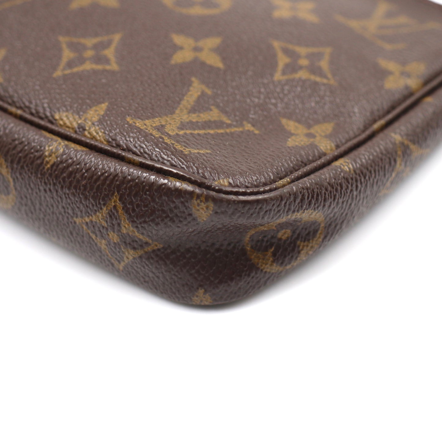 Louis Vuitton Pochette Monogram - 370