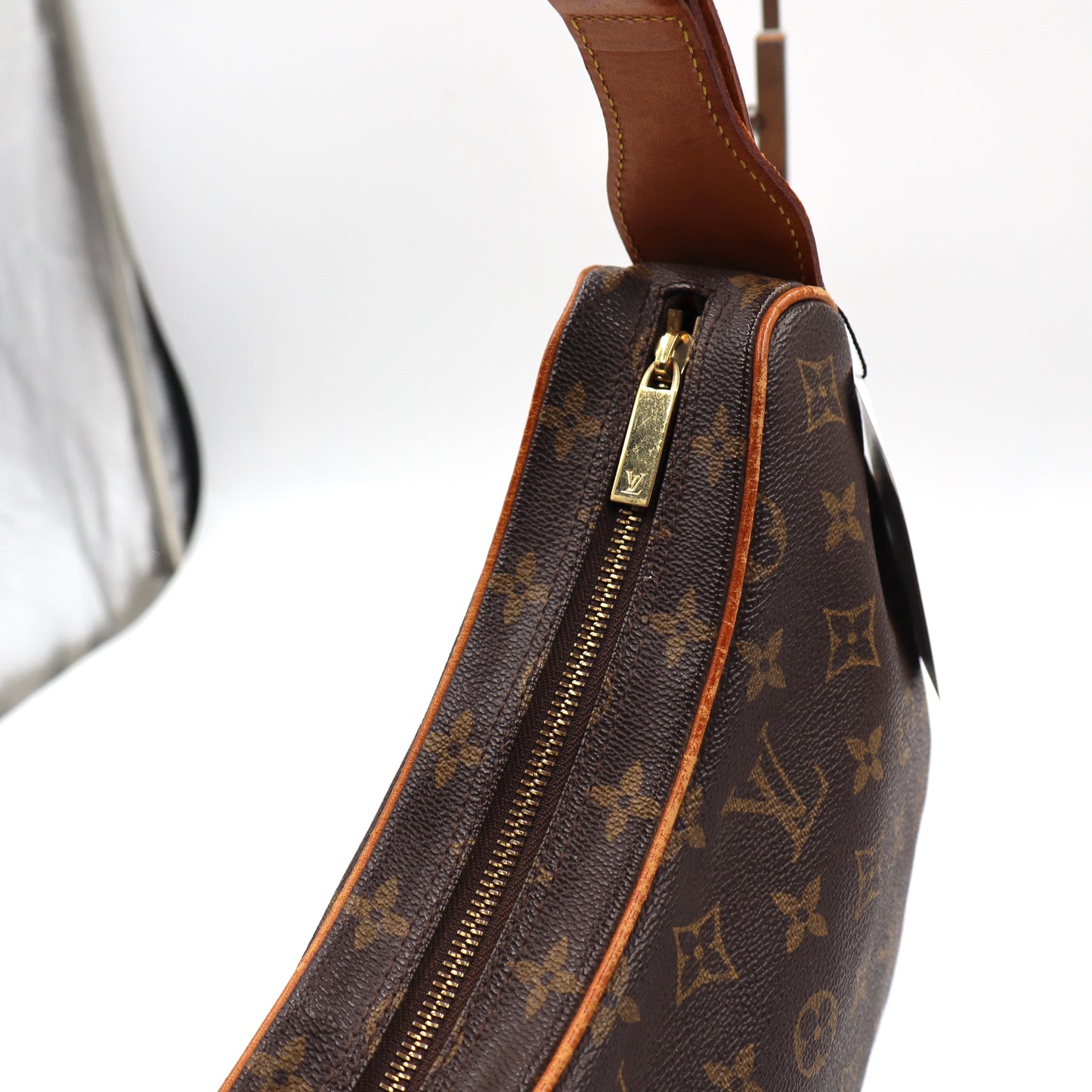 Louis Vuitton Croissant MM Monogram - 459