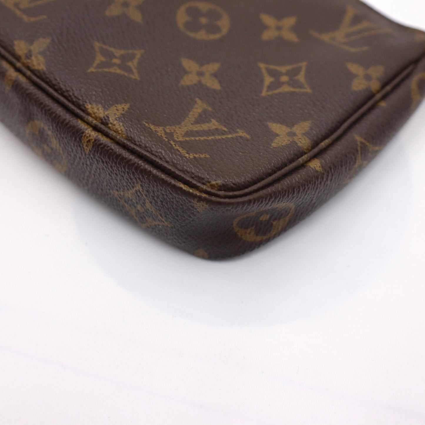 Louis Vuitton Pochette Monogram- 397
