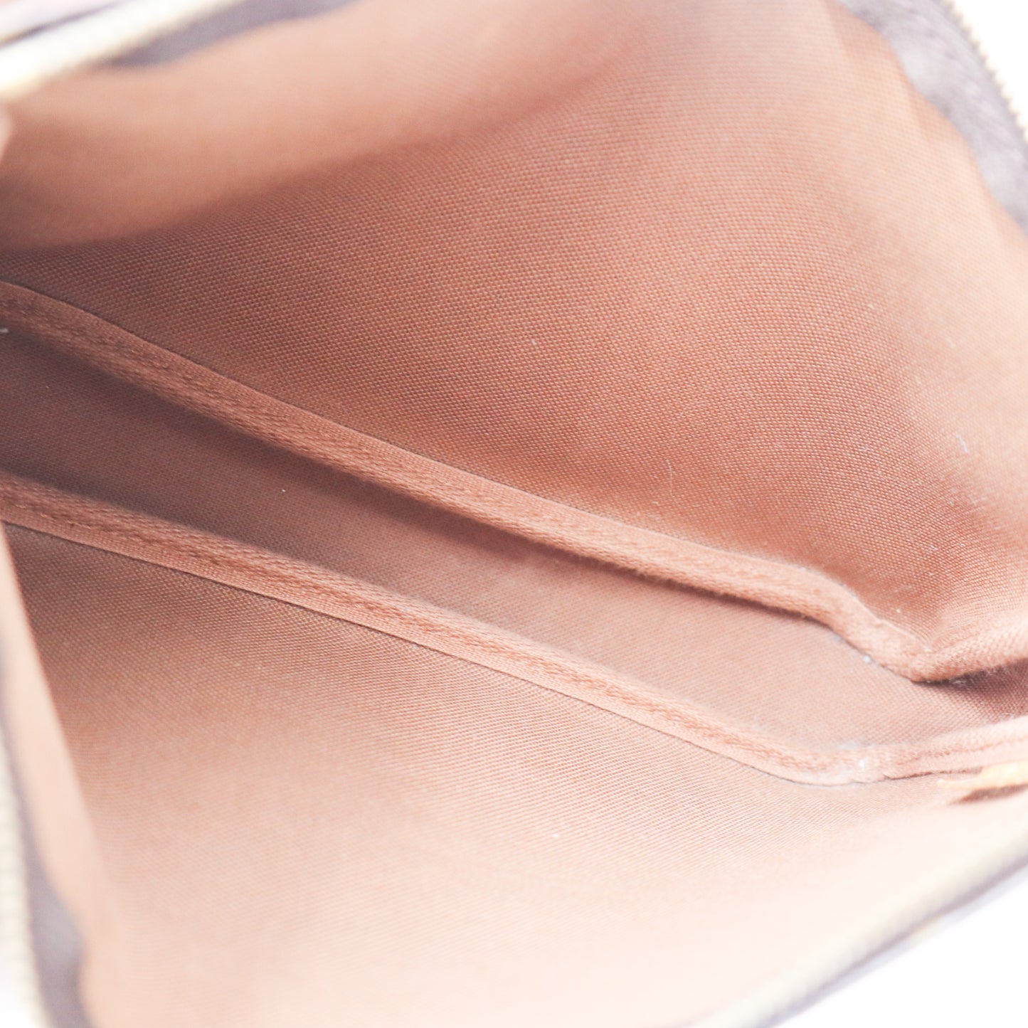 Louis Vuitton Pochette Monogram - 589
