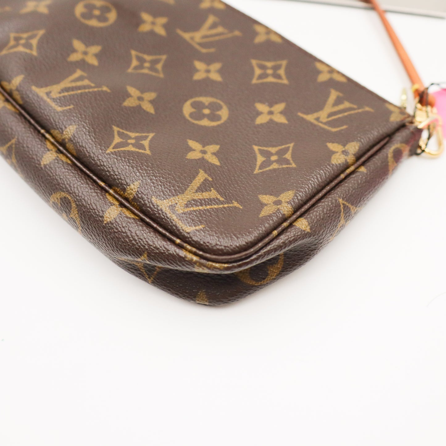 Louis Vuitton Pochette Monogram - 594