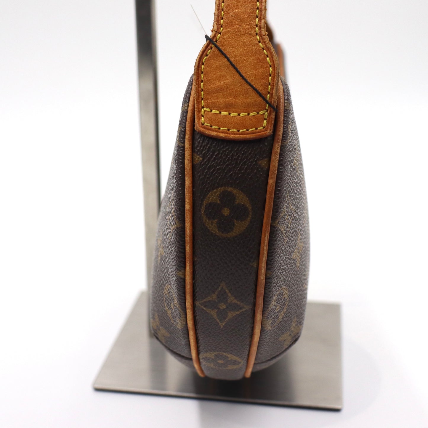 Louis Vuitton Croissant PM - 482