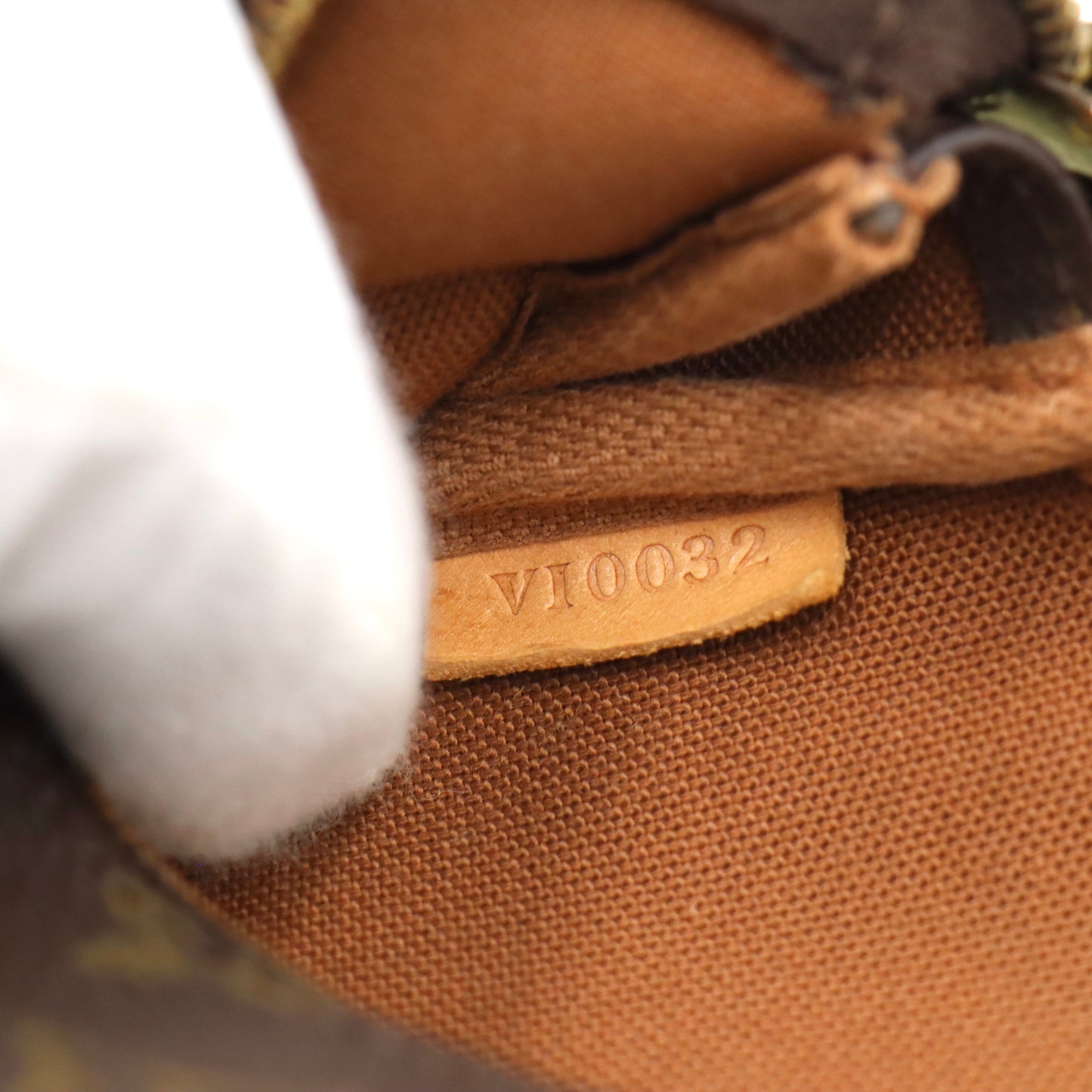 Louis Vuitton Pochette Monogram- 394
