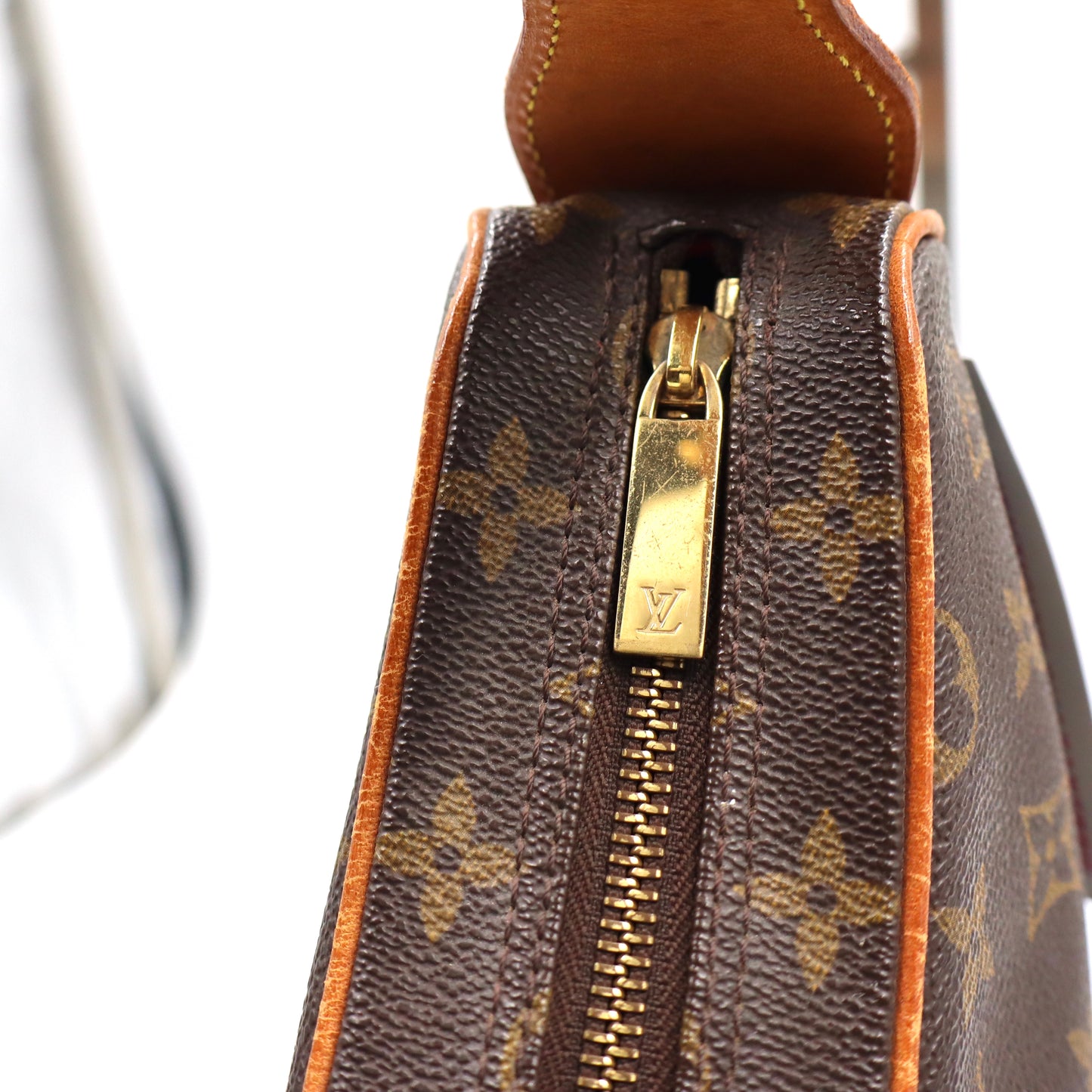 Louis Vuitton Croissant MM Monogram - 459