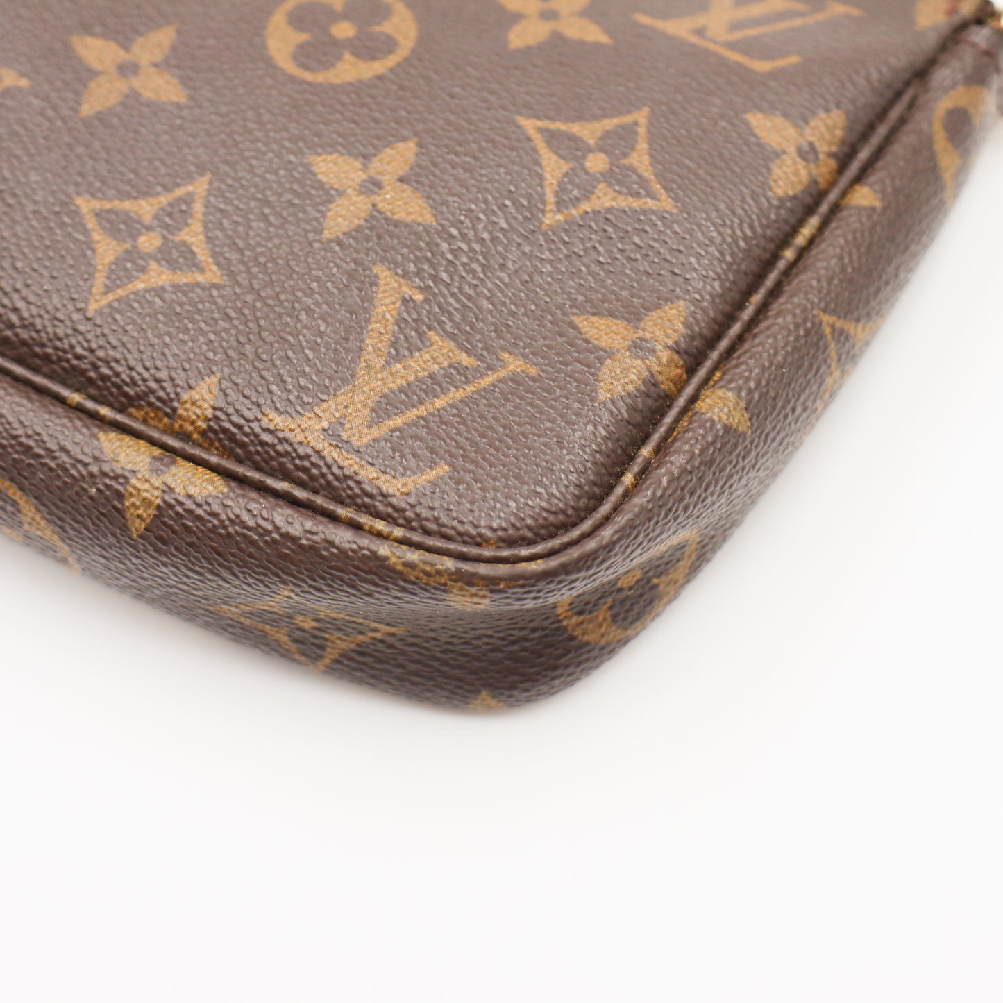 Louis Vuitton Pochette Monogram - 589