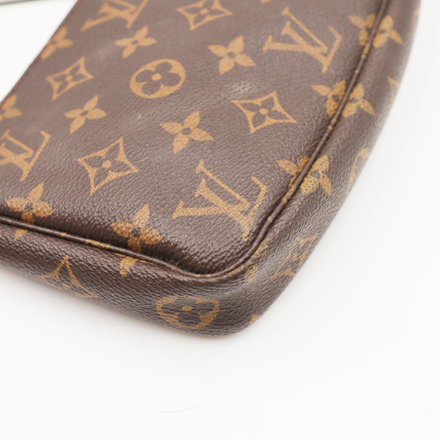 Louis Vuitton Pochette Monogram - 589