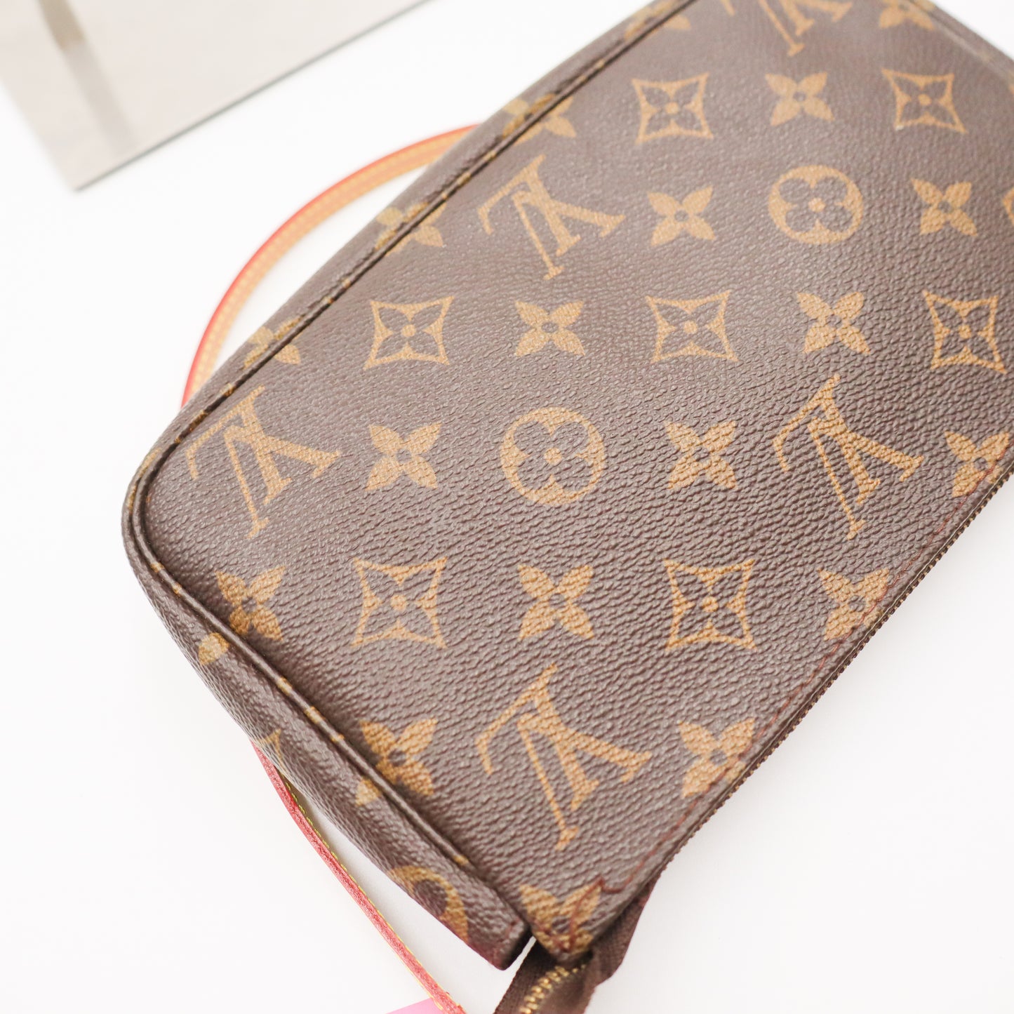 Louis Vuitton Pochette Monogram - 589