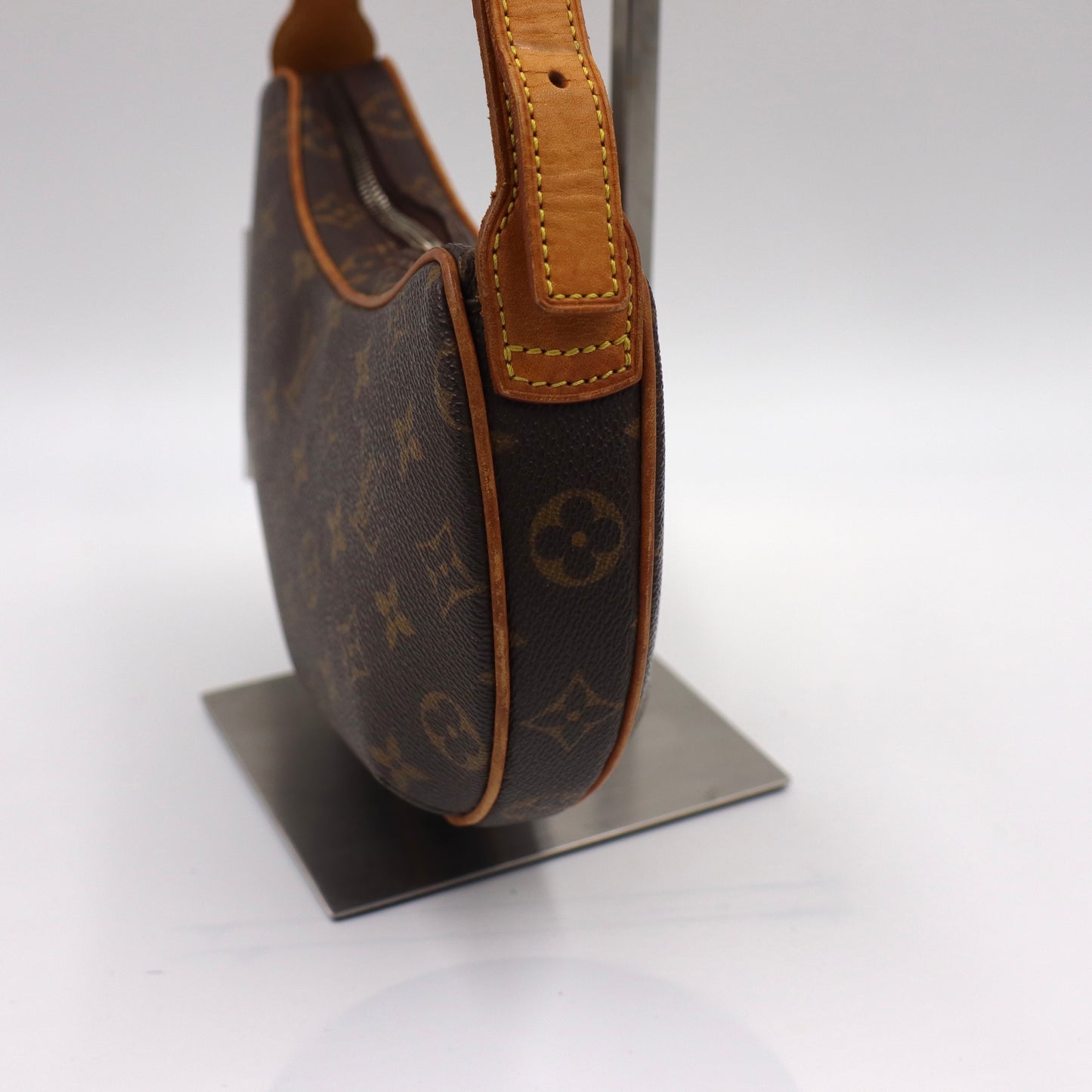 Louis Vuitton Croissant PM - 482