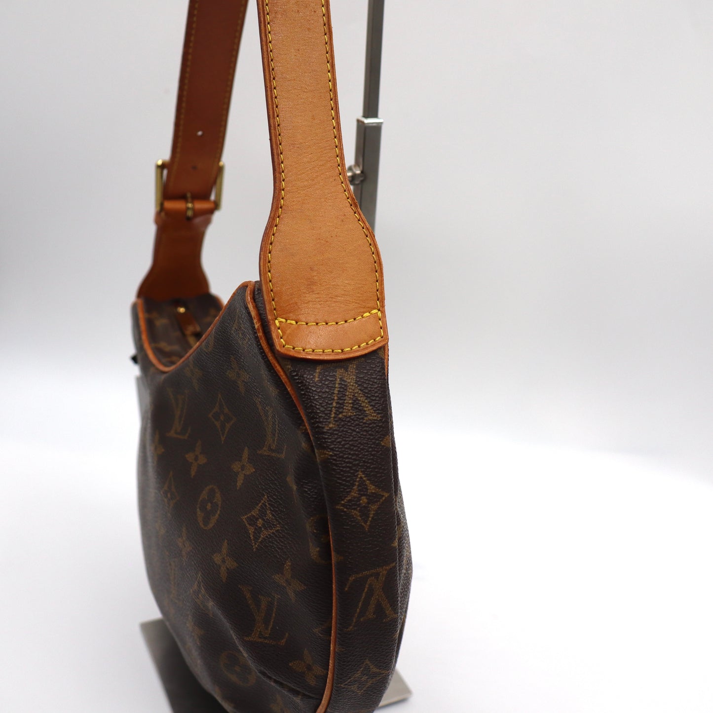 Louis Vuitton Croissant MM Monogram - 459