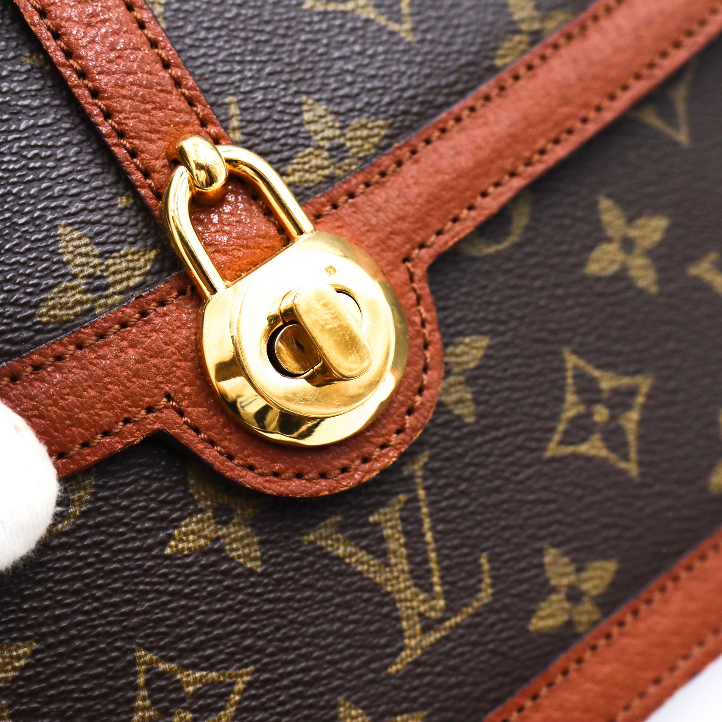 Louis Vuitton Twist Monogram - 772