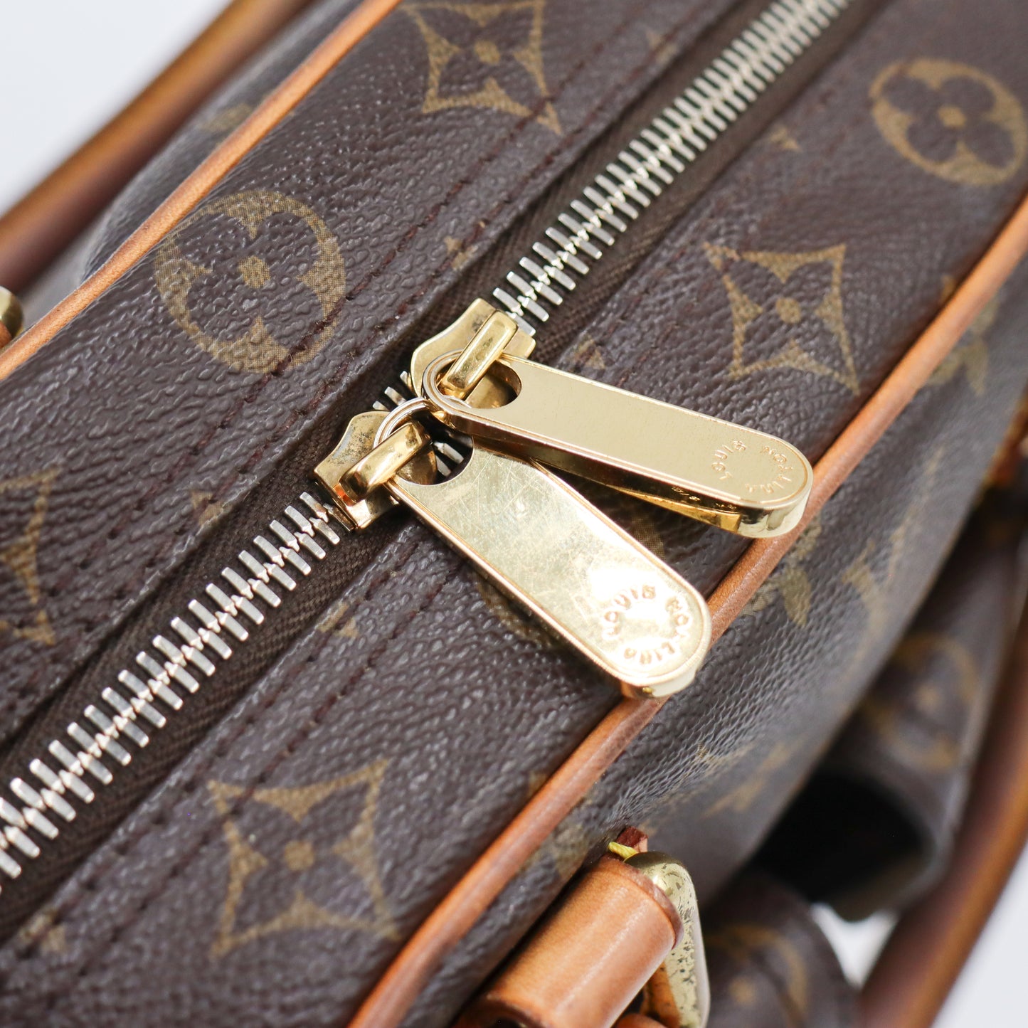Louis Vuitton Manhatten PM Monogram - 819