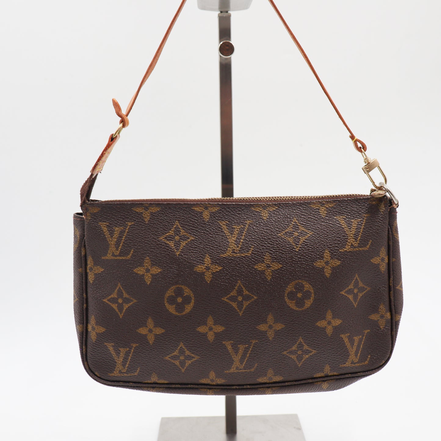 Louis Vuitton Pochette Monogram - 817