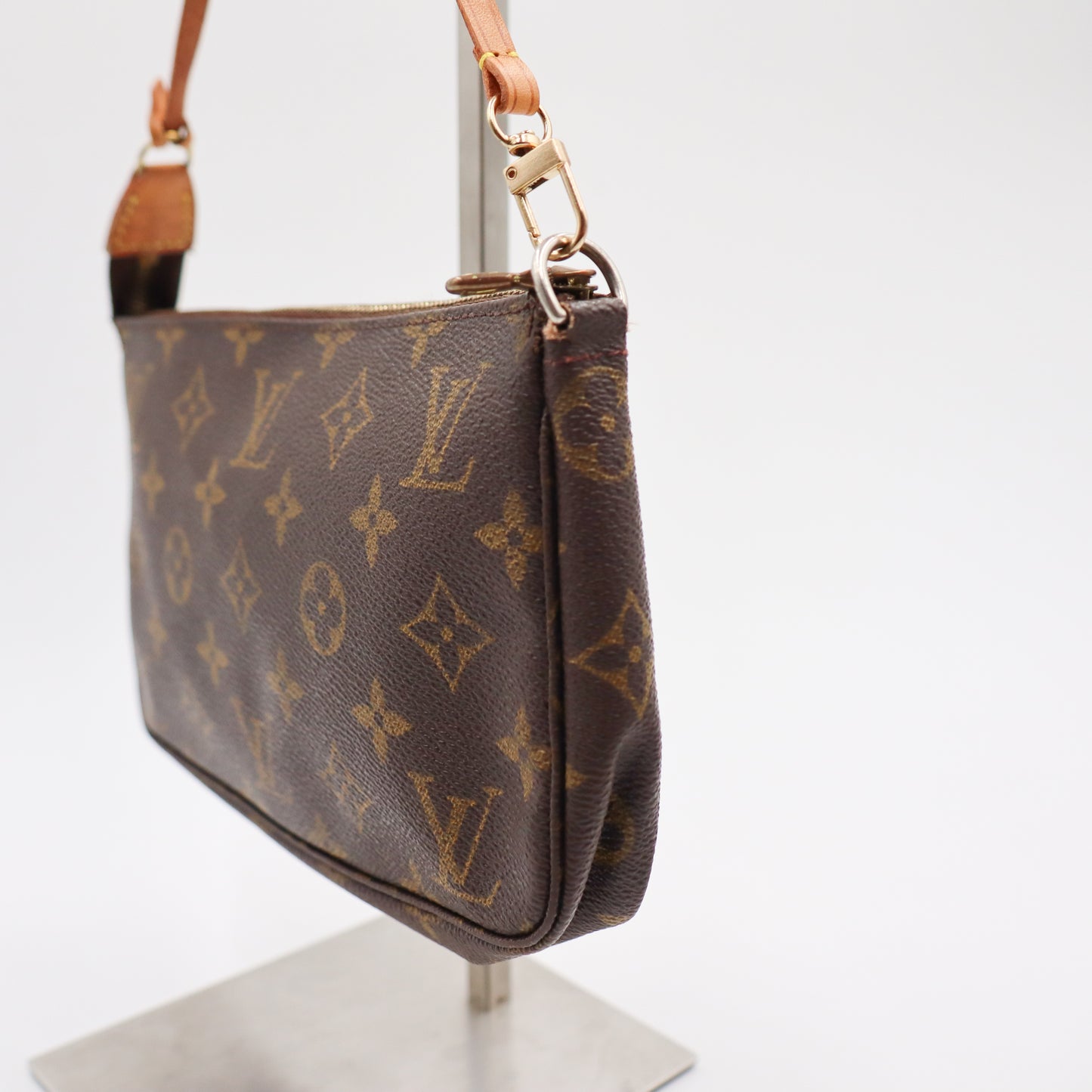 Louis Vuitton Pochette Monogram - 817