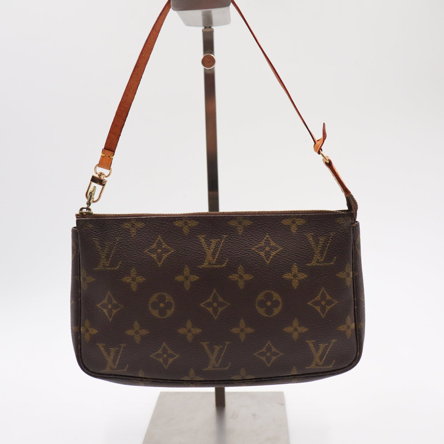 Louis Vuitton Pochette Monogram - 816