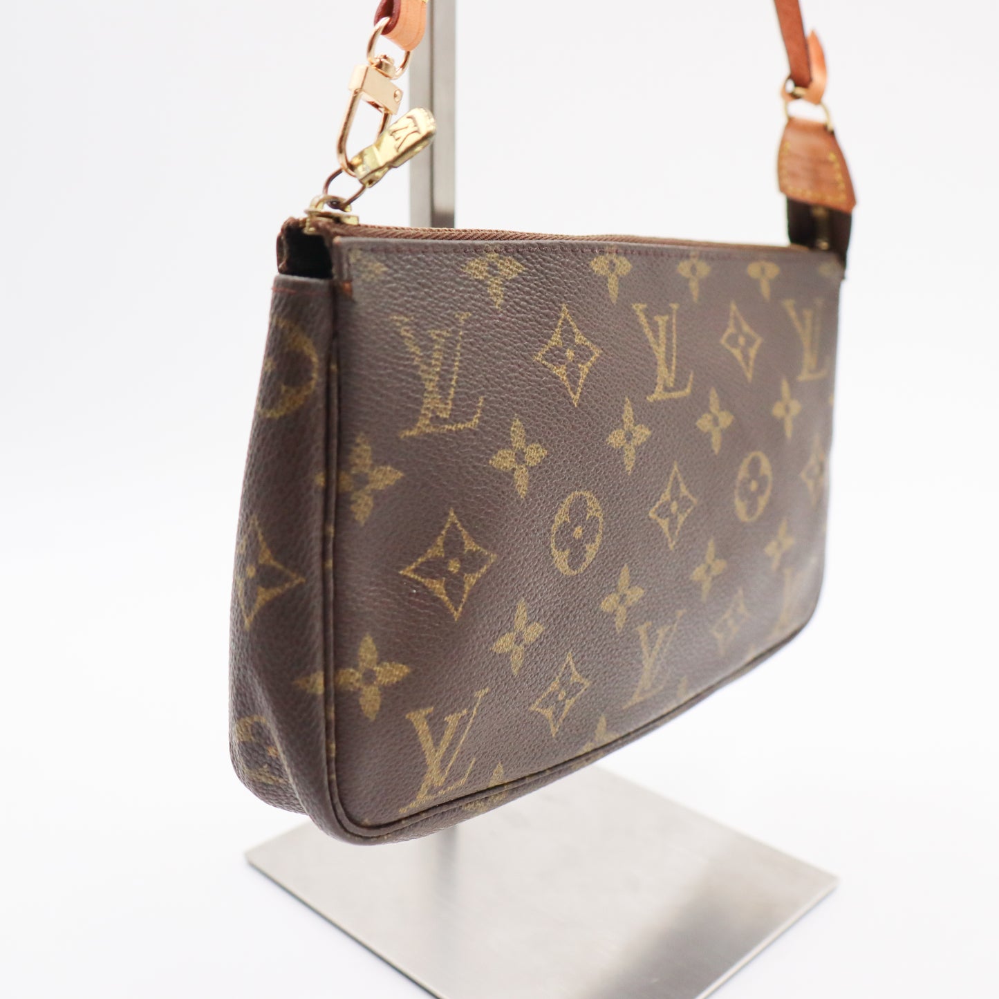 Louis Vuitton Pochette Monogram - 816