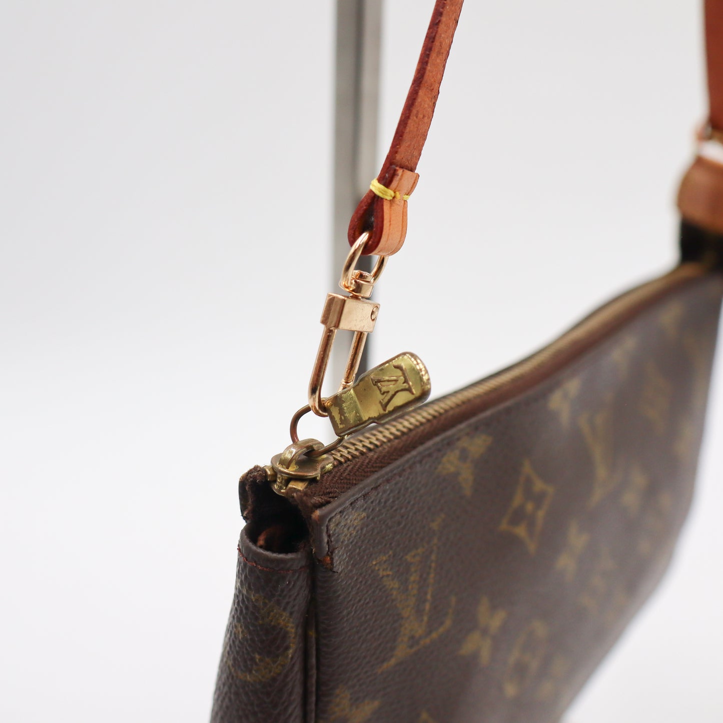 Louis Vuitton Pochette Monogram - 816