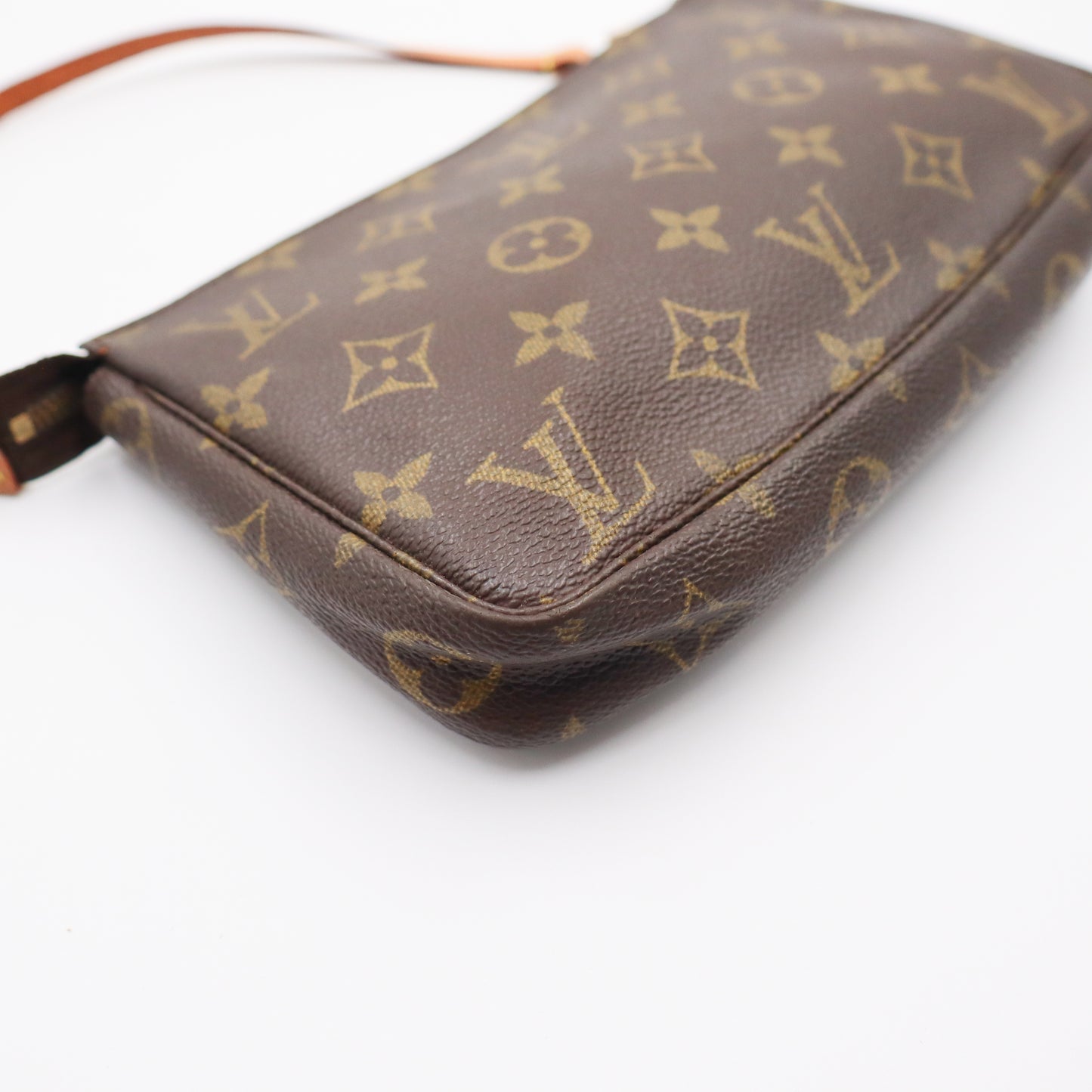 Louis Vuitton Pochette Monogram - 816