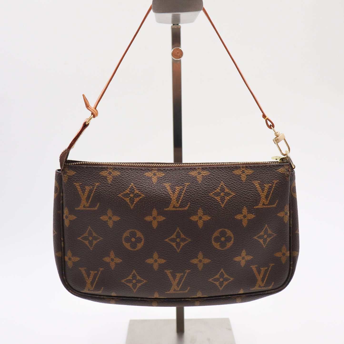 Louis Vuitton Pochette Monogram - 818