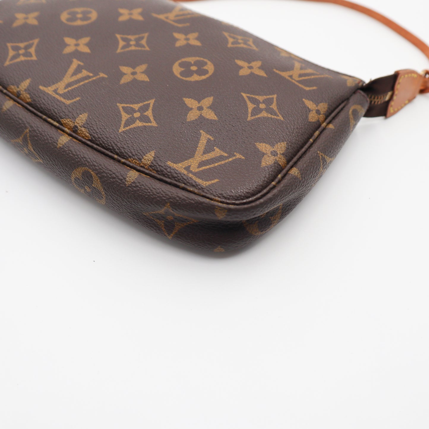 Louis Vuitton Pochette Monogram - 818