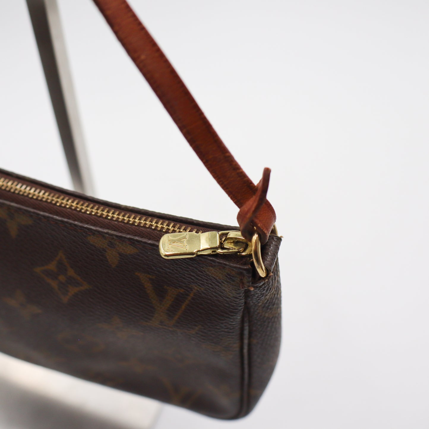 Louis Vuitton Pochette Monogram - 823