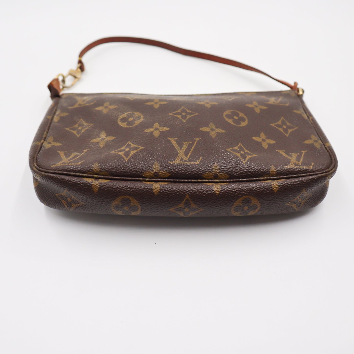 Louis Vuitton Pochette Monogram - 823