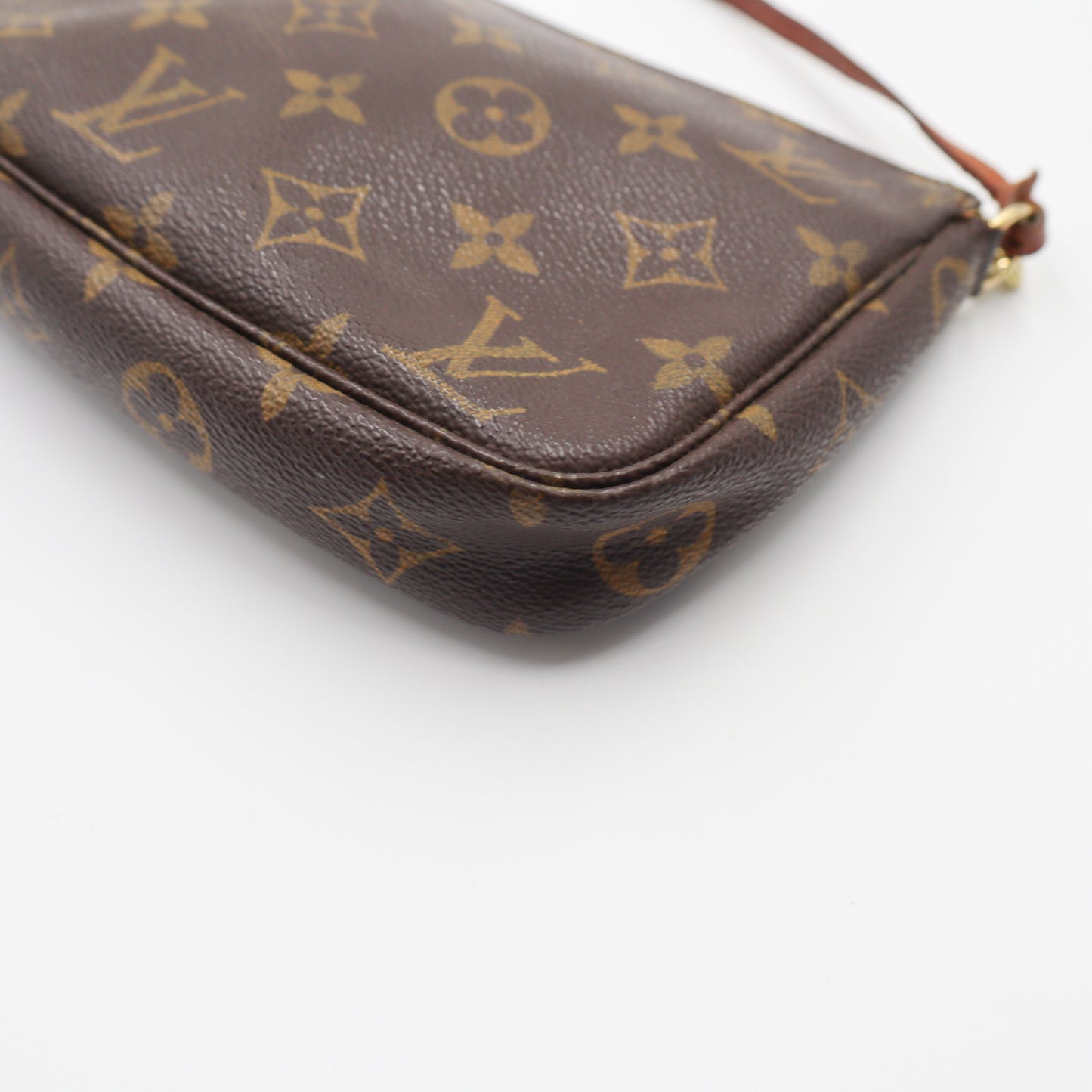 Louis Vuitton Pochette Monogram - 823