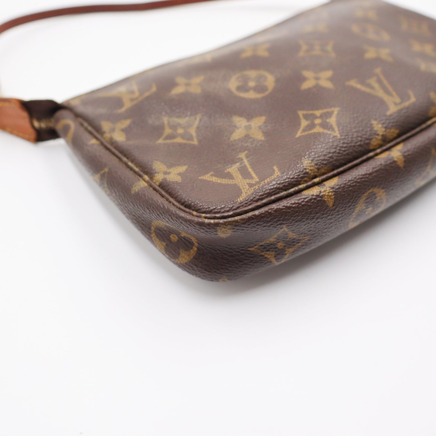 Louis Vuitton Pochette Monogram - 823