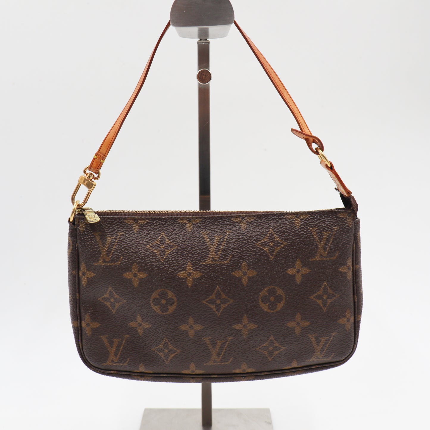 Louis Vuitton Pochette Monogram - 829