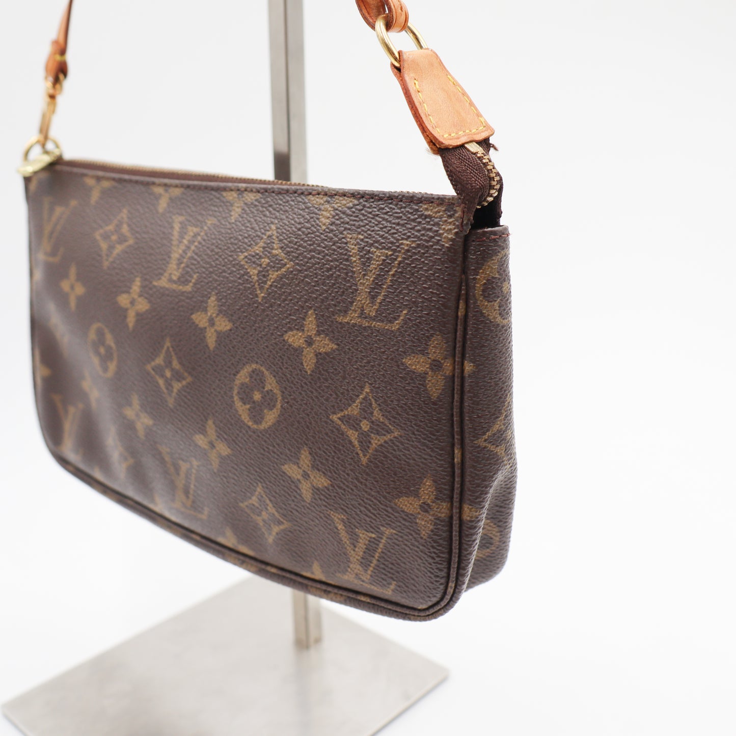 Louis Vuitton Pochette Monogram - 829