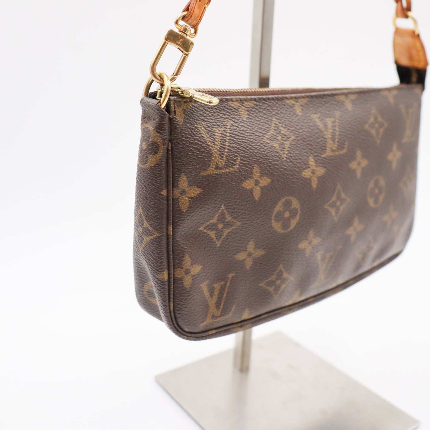 Louis Vuitton Pochette Monogram - 829