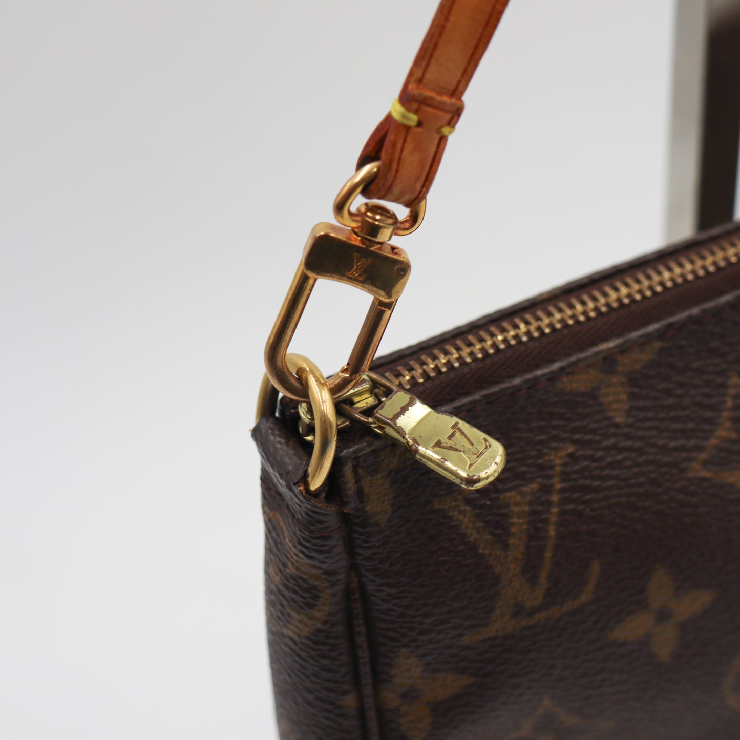Louis Vuitton Pochette Monogram - 829
