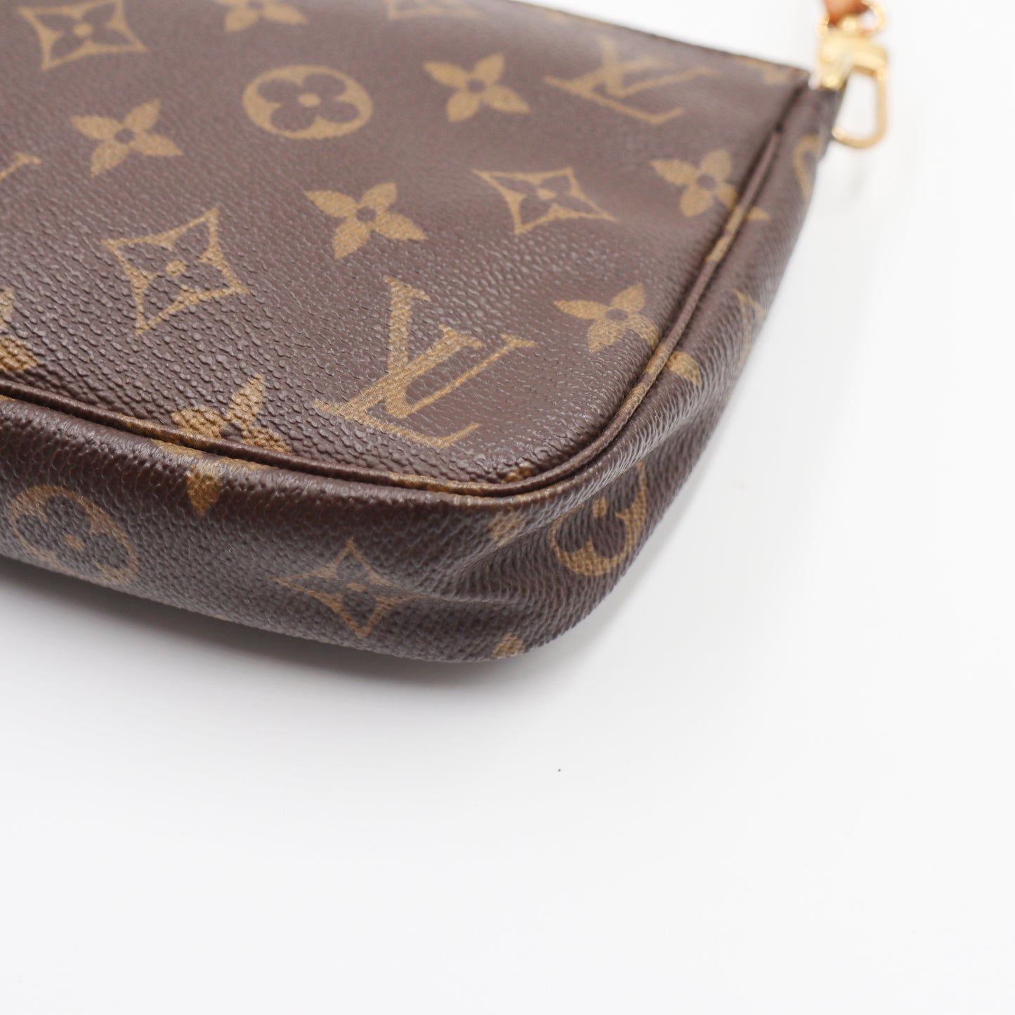 Louis Vuitton Pochette Monogram - 829
