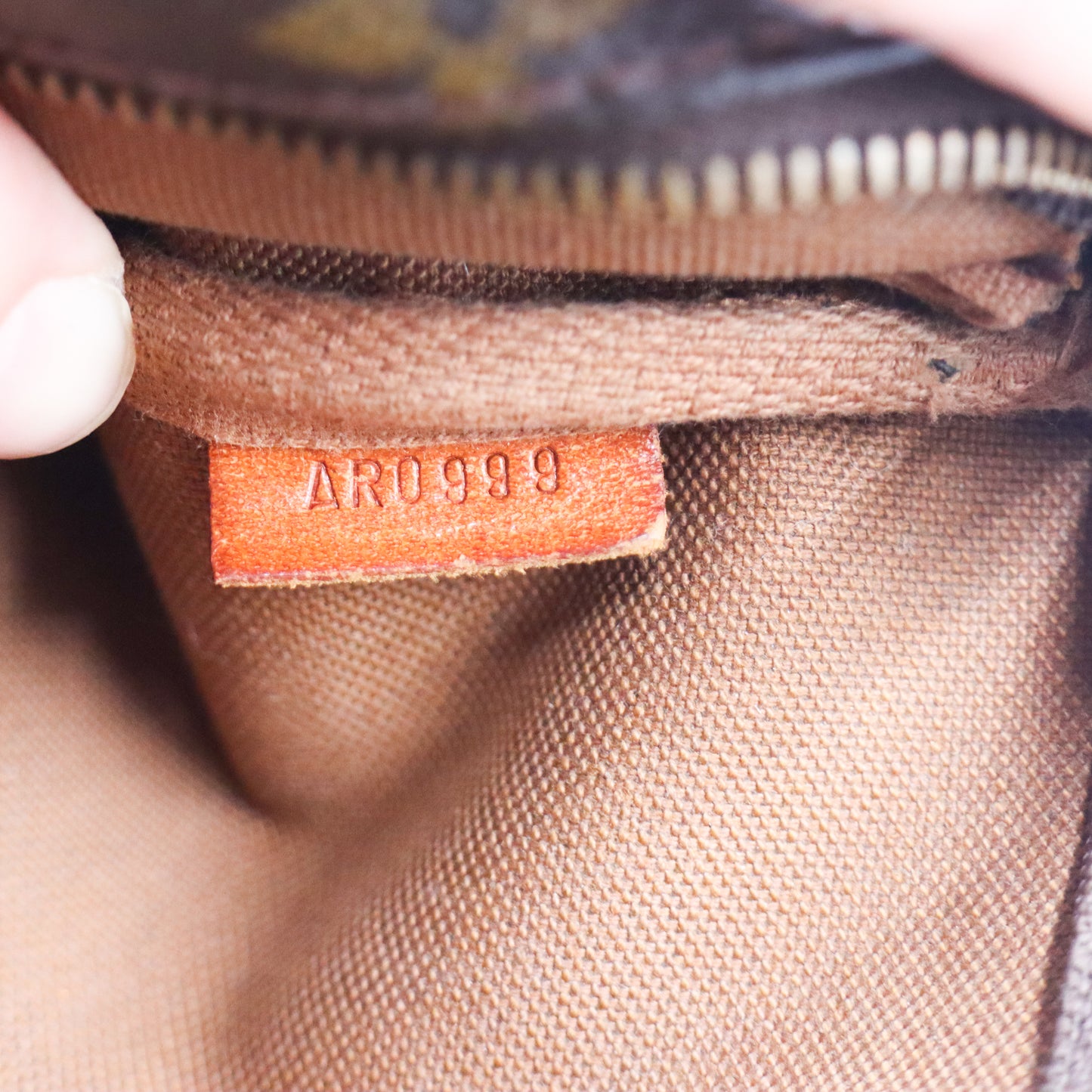 Louis Vuitton Pochette Monogram - 858