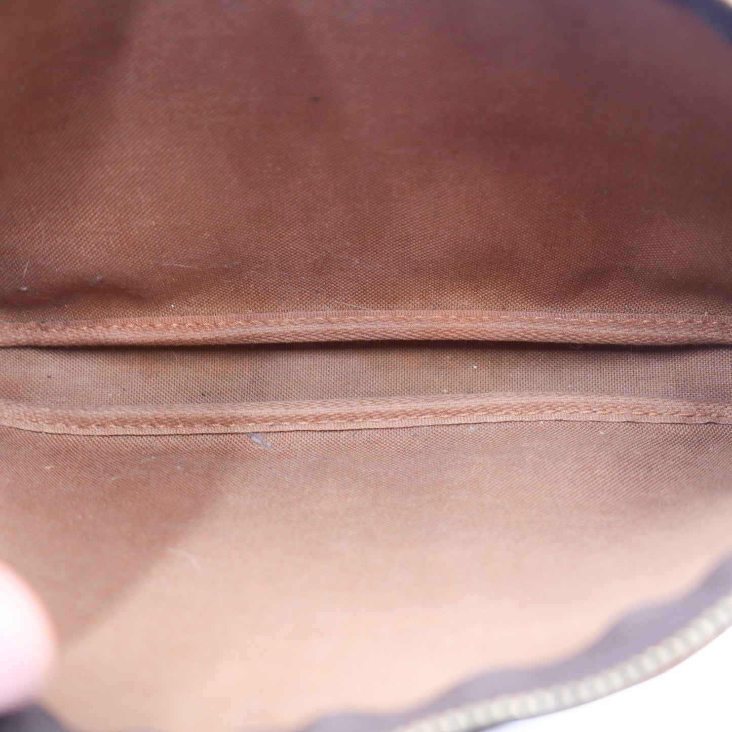 Louis Vuitton Pochette Monogram - 853