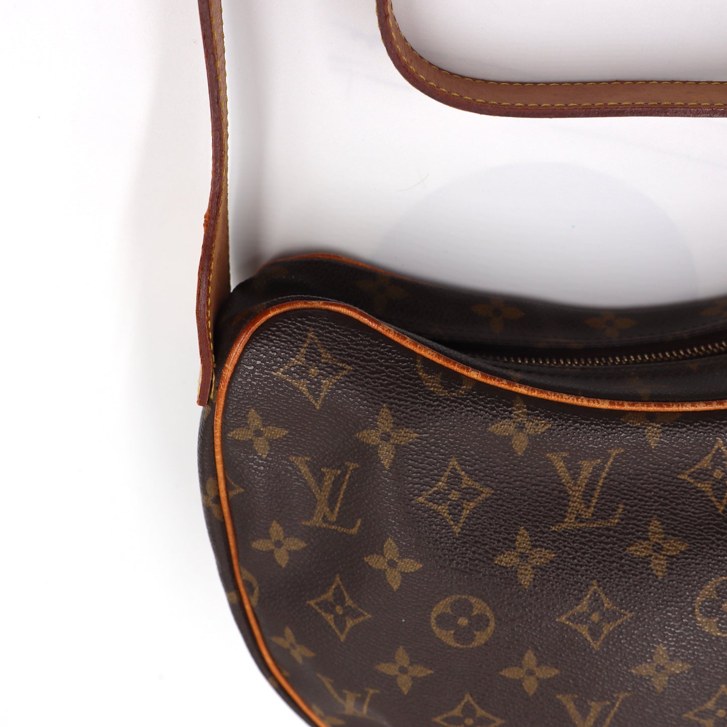 Louis Vuitton Croissant MM Monogram - 459