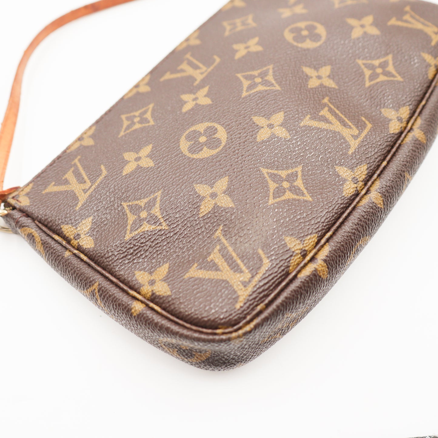 Louis Vuitton Pochette Monogram - 592