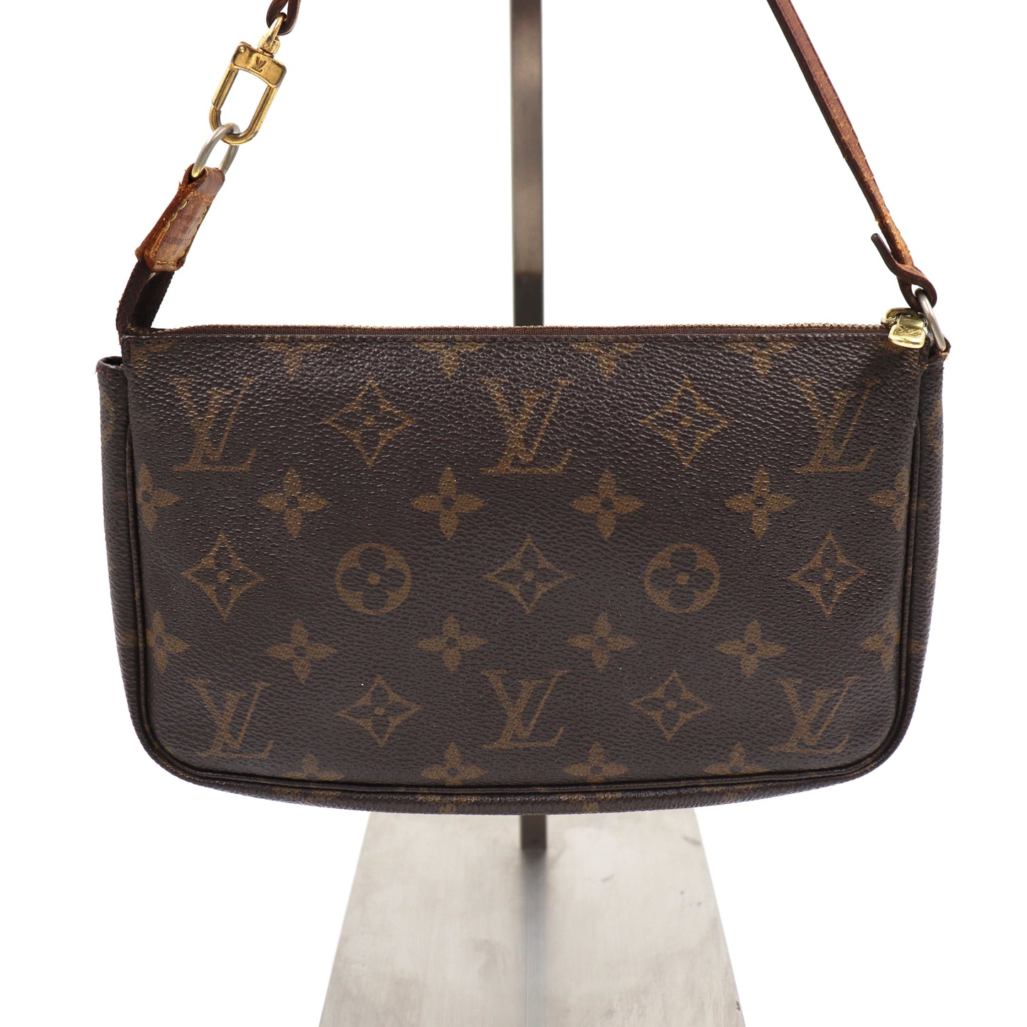 Louis Vuitton Pochette Monogram - 367