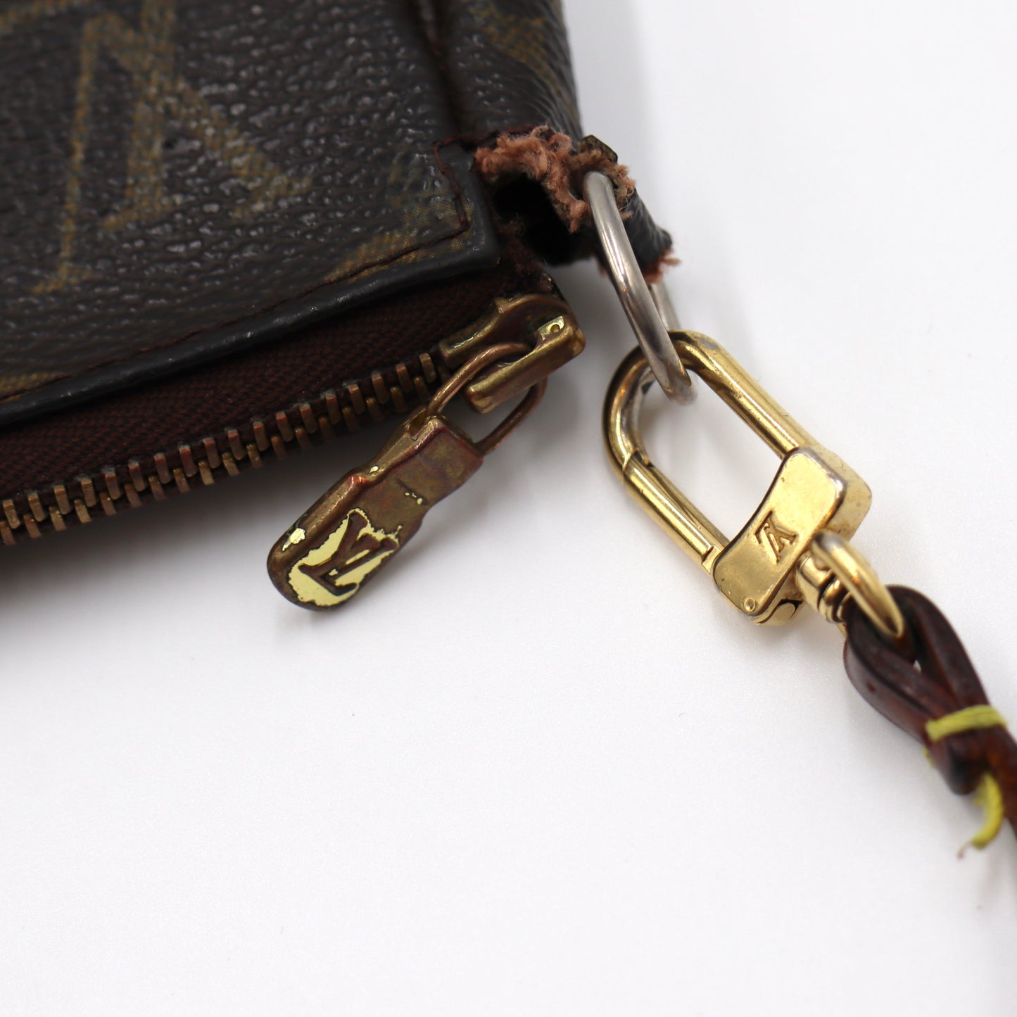 Louis Vuitton Pochette - 305