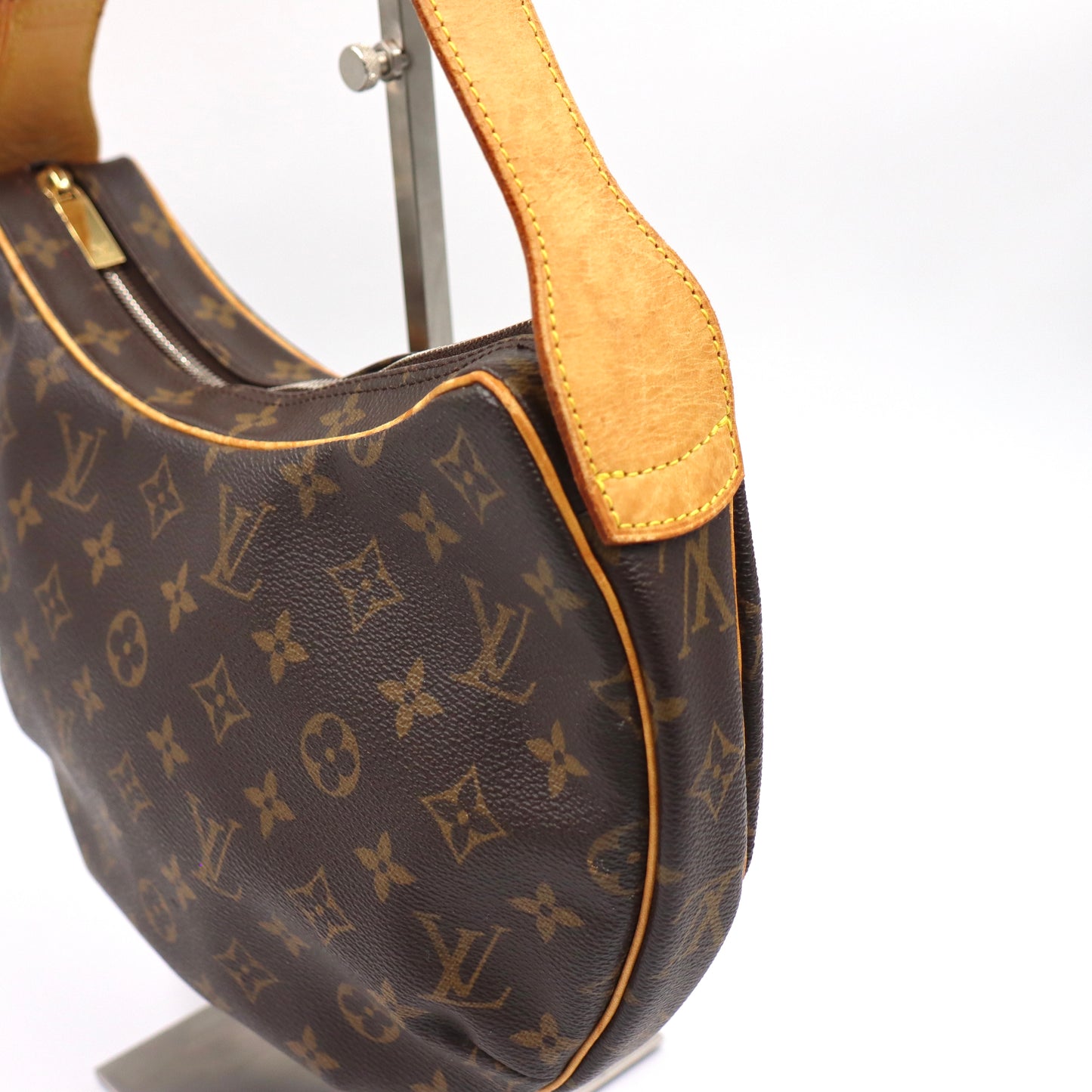 Louis Vuitton Croissant MM Monogram - 460
