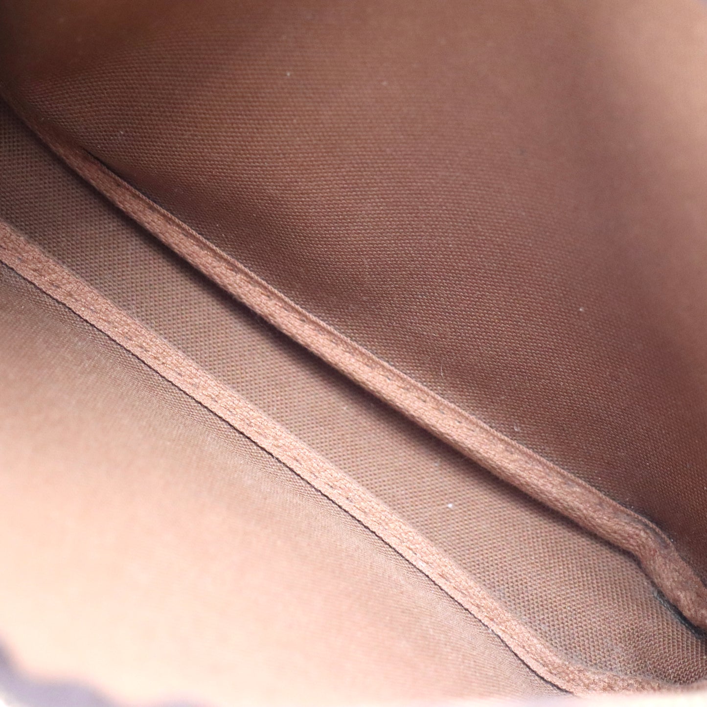 Louis Vuitton Pochette Monogram - 367