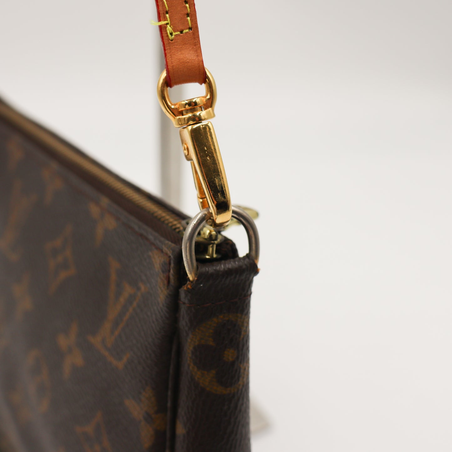 Louis Vuitton Pochette Monogram - 589