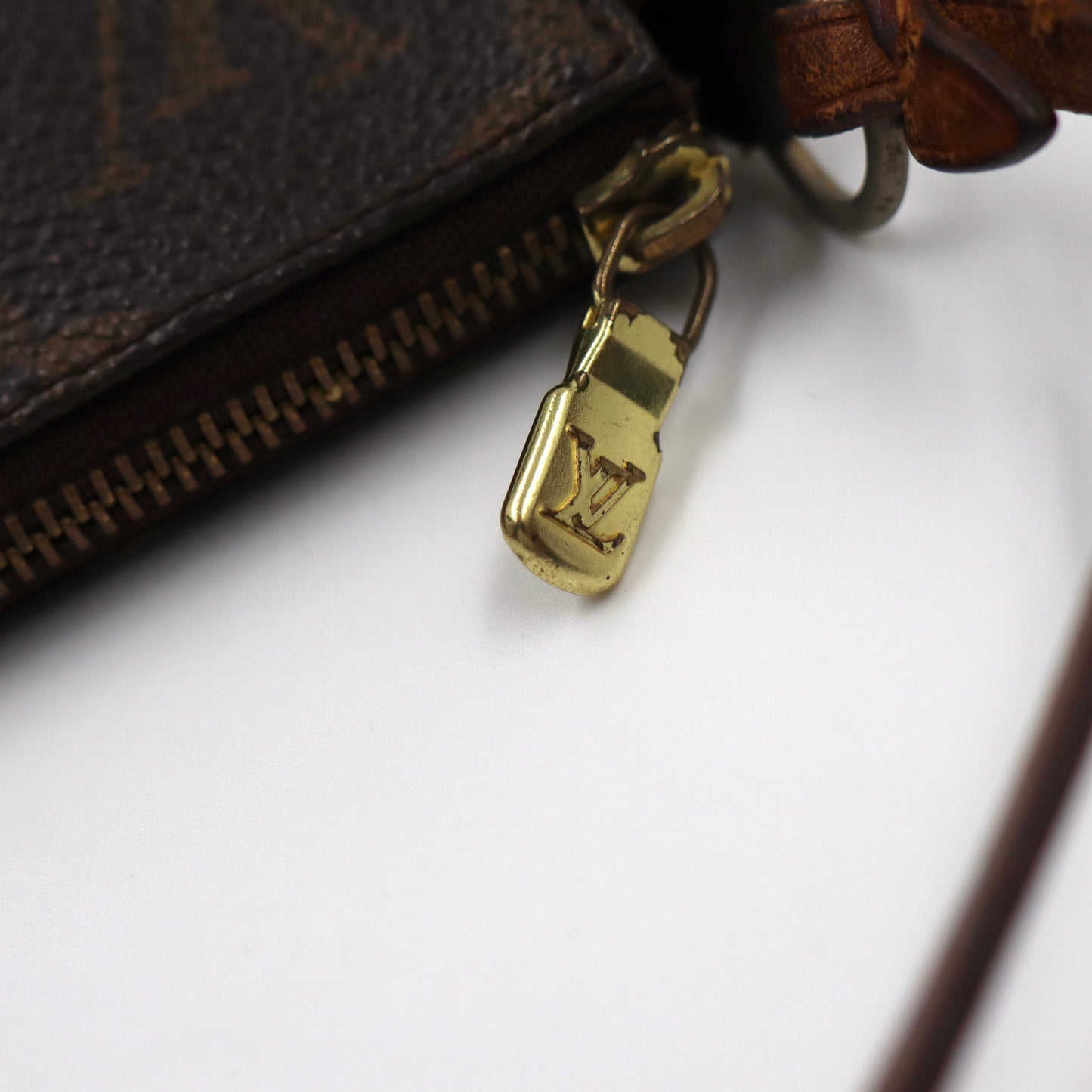 Louis Vuitton Pochette Monogram - 367