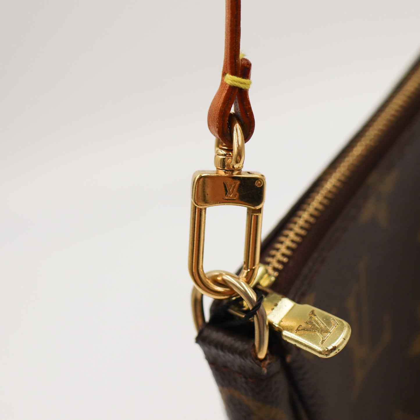 Louis Vuitton Pochette Monogram - 594