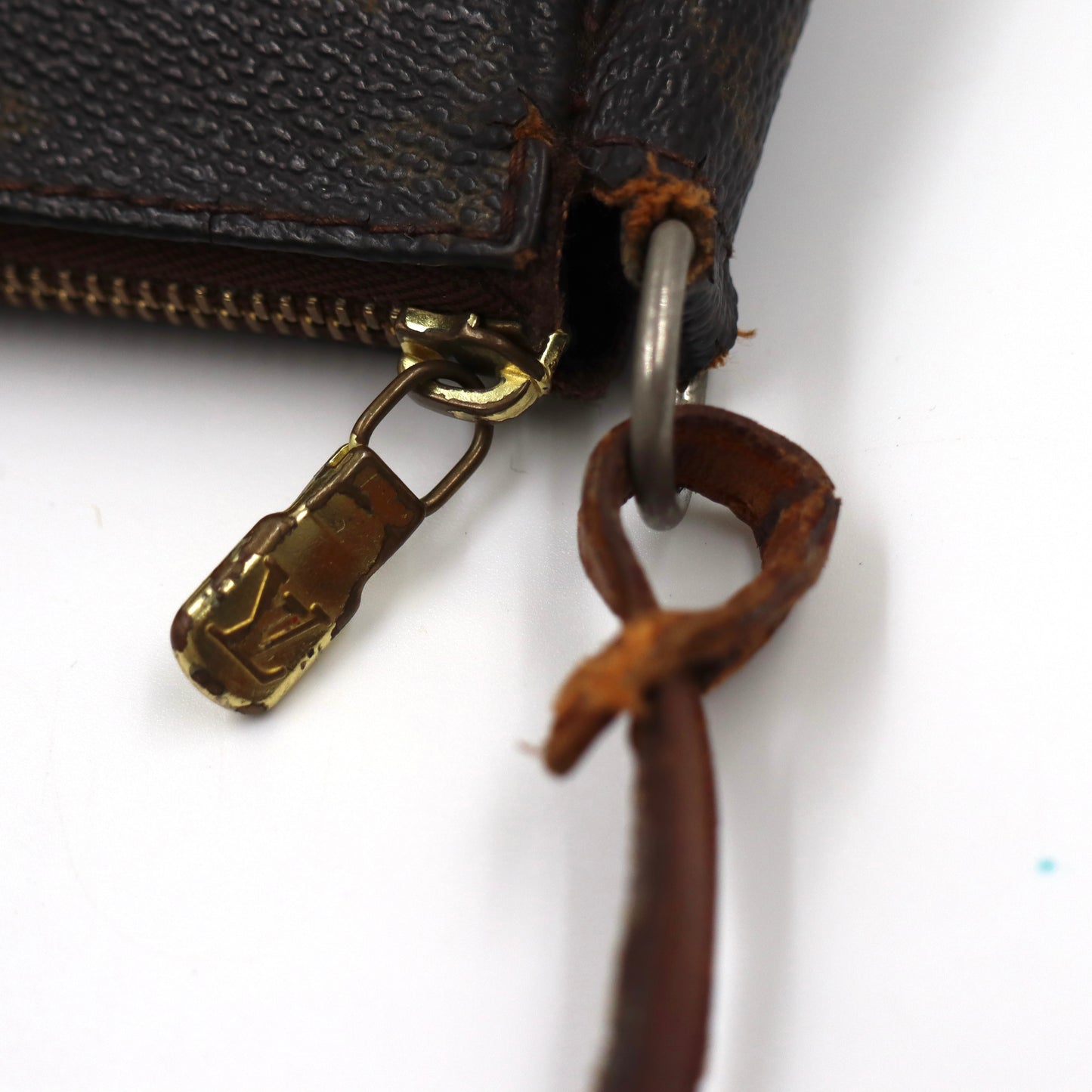 Louis Vuitton Pochette - 373