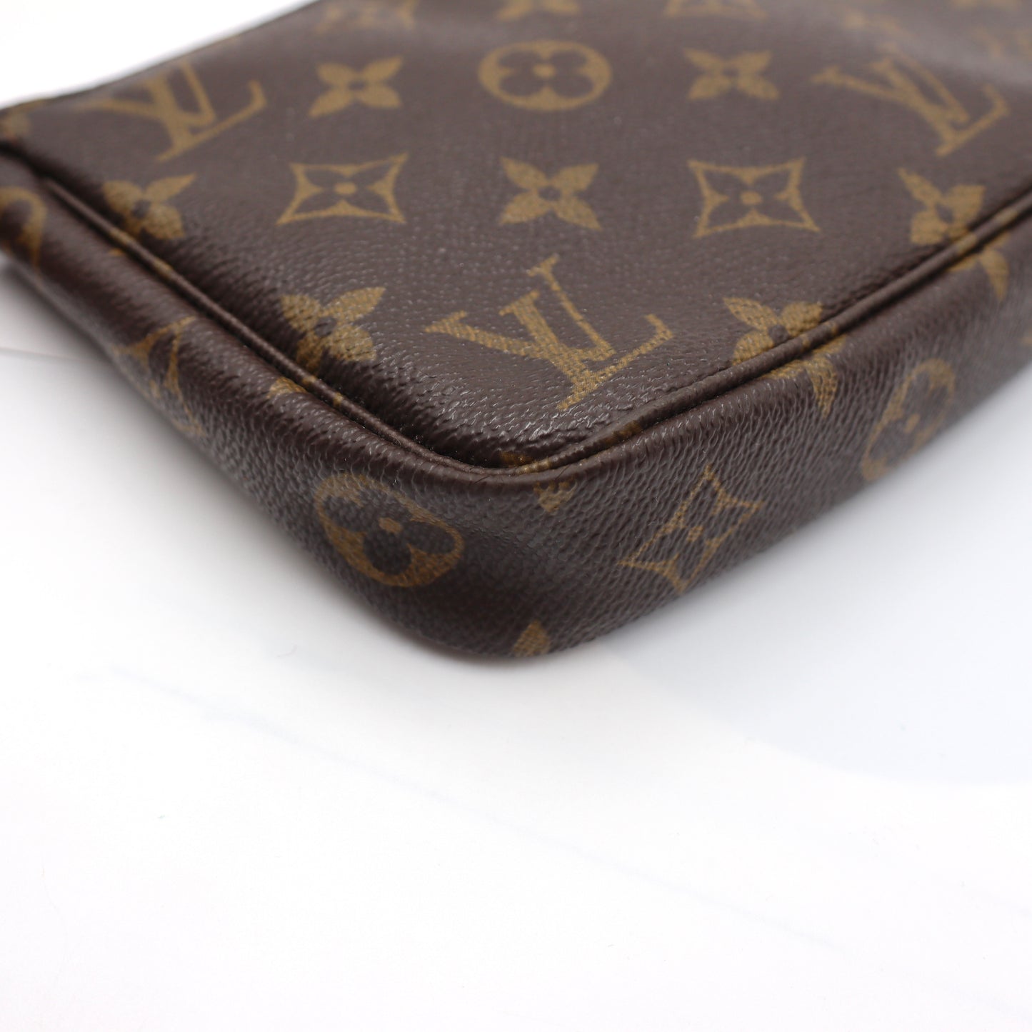 Louis Vuitton Pochette Monogram- 397