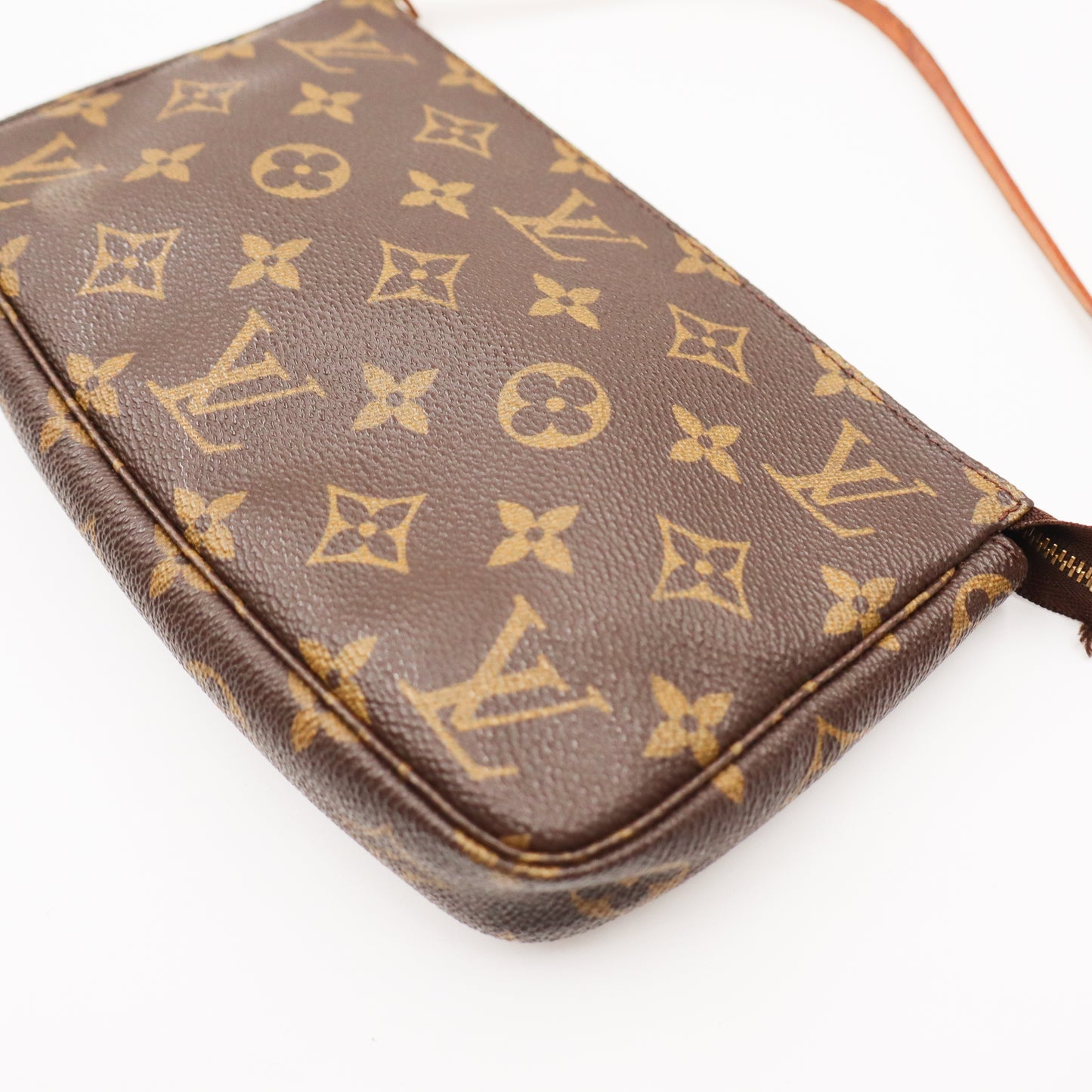 Louis Vuitton Pochette Monogram - 592