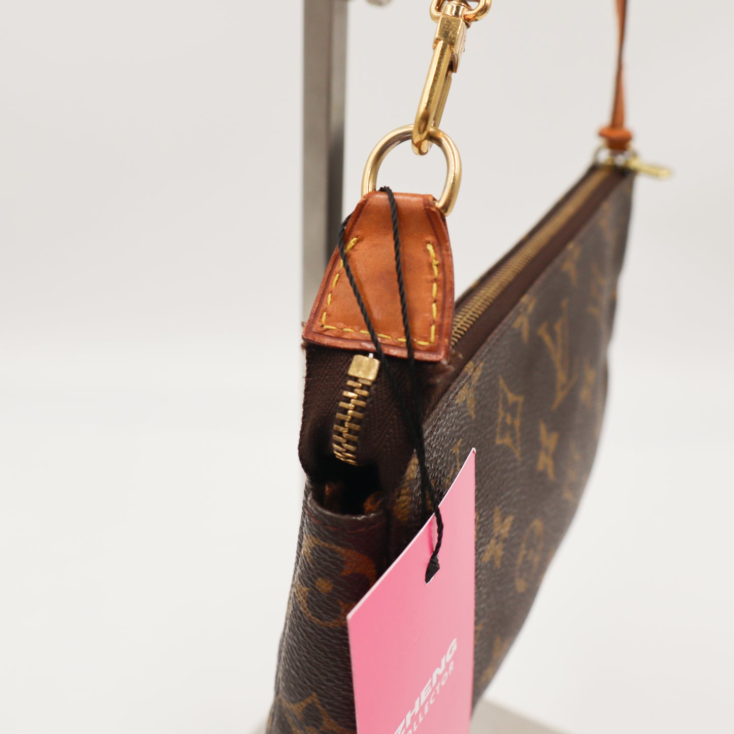 Louis Vuitton Pochette Monogram - 592