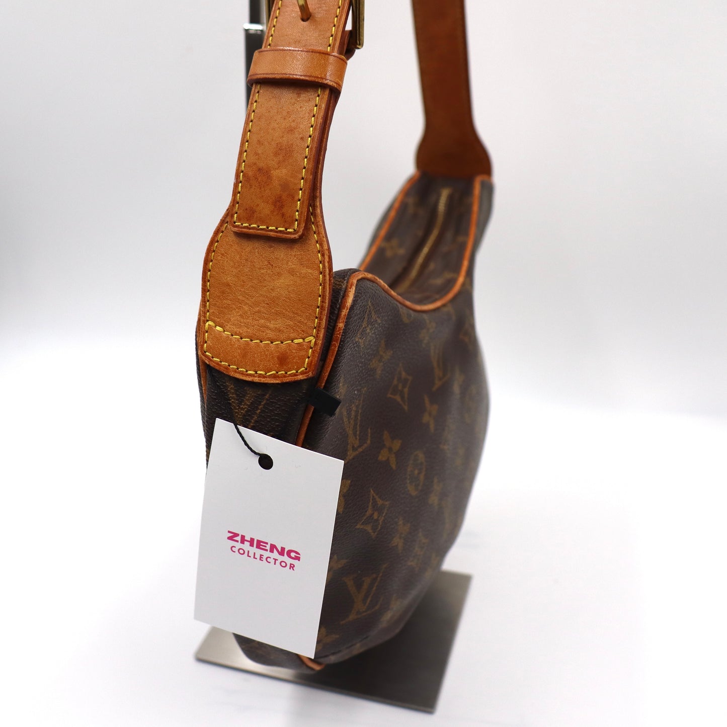 Louis Vuitton Croissant MM Monogram - 459