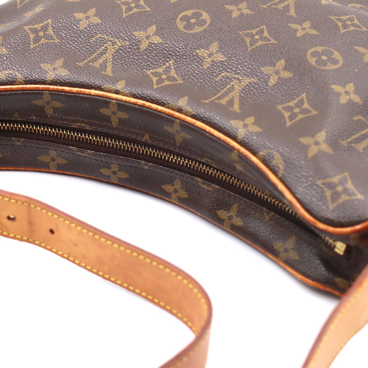 Louis Vuitton Croissant MM Monogram - 459